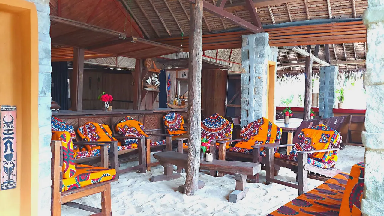 Sambatra Beach Lodge — image 15