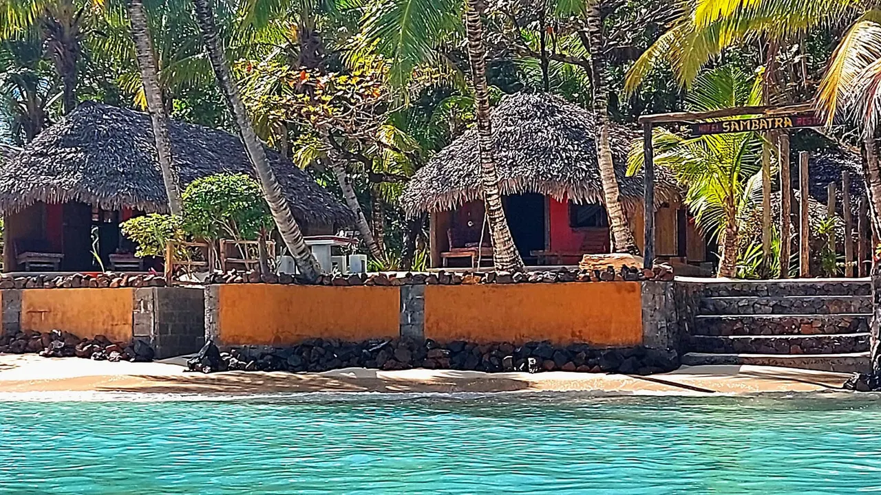 Sambatra Beach Lodge — image 23