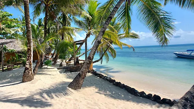 Sambatra Beach Lodge — image 6