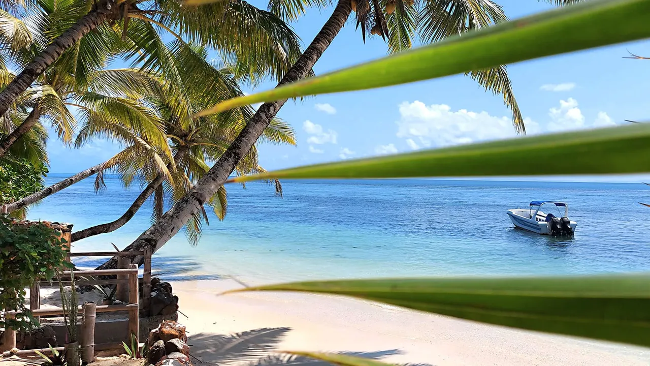 Sambatra Beach Lodge — image 14