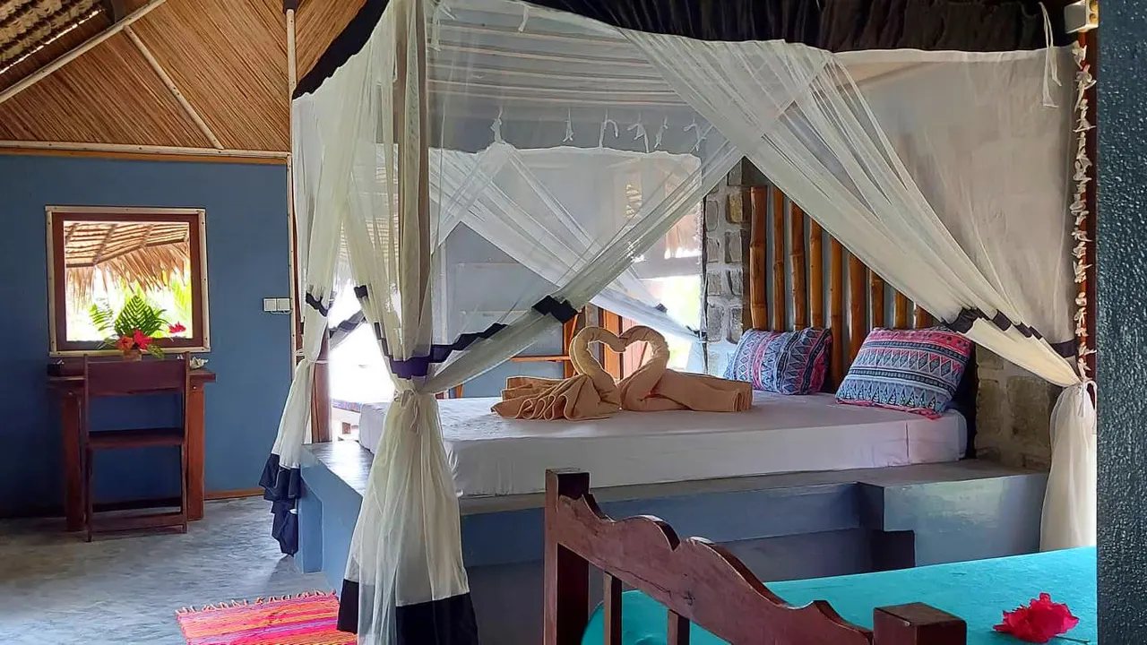 Sambatra Beach Lodge — image 7