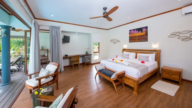 Anse Soleil Beachcomber — image 4