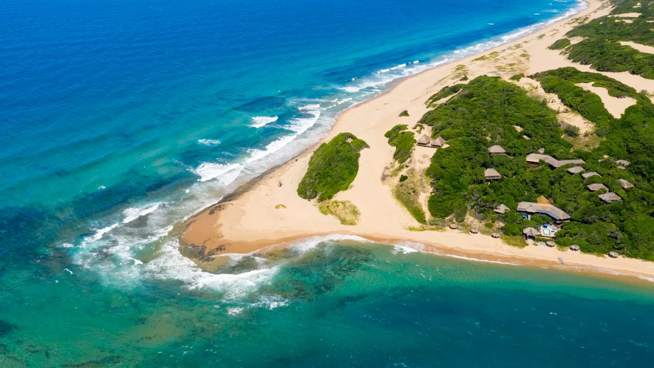 Machangulo Beach Lodge — image 1