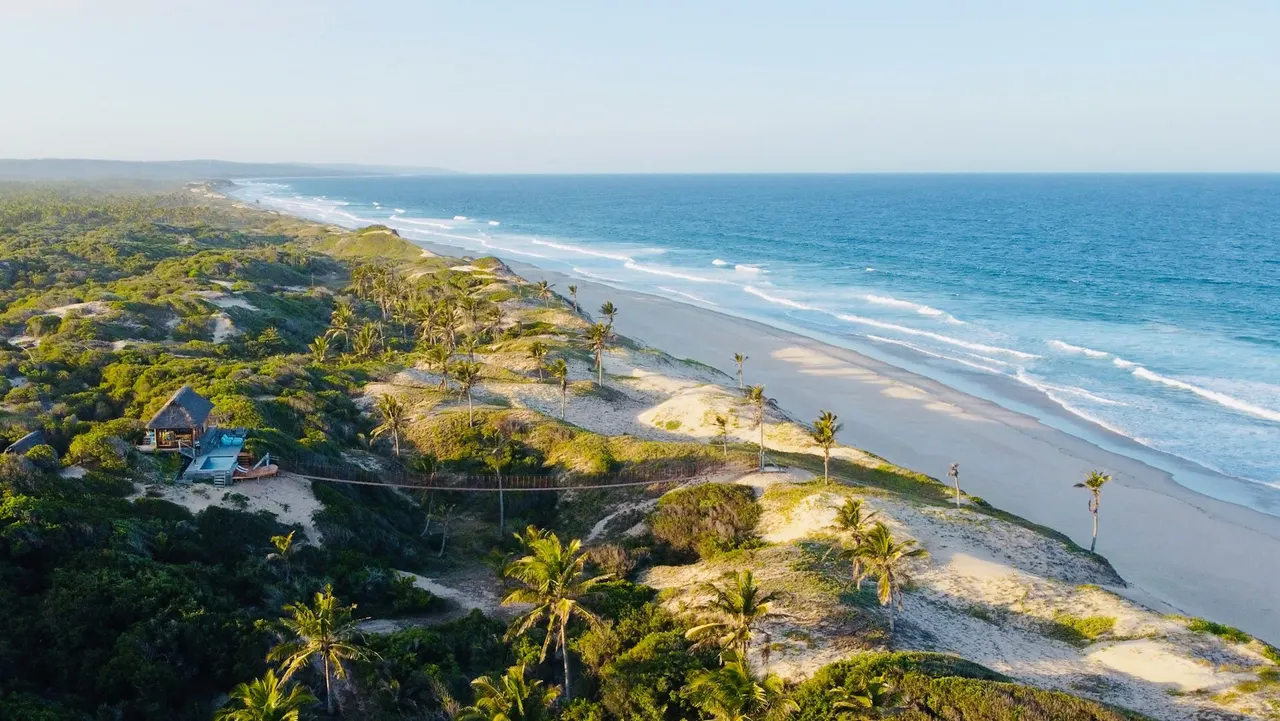 Travessia Beach Lodge — image 1