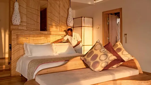 Constance Moofushi — image 41