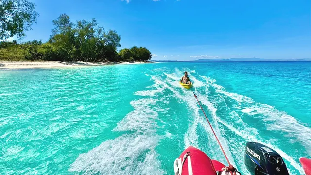Cruising by Catamaran — image 19