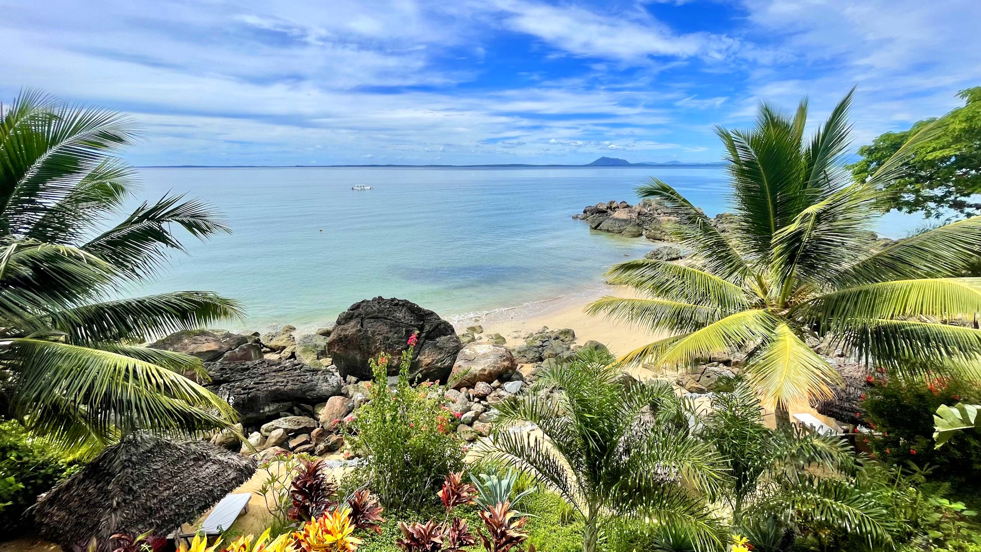Komba on the Rocks — image 1
