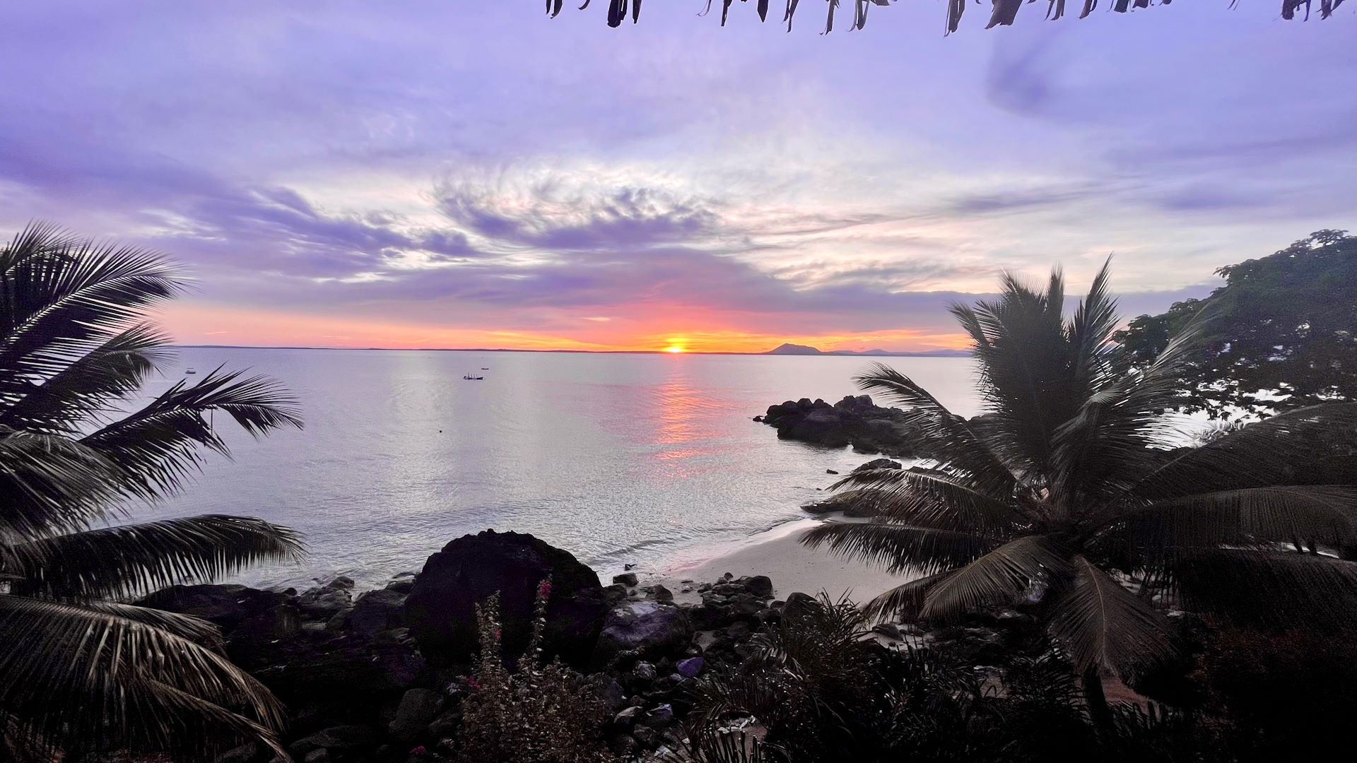 Komba on the Rocks — image 4