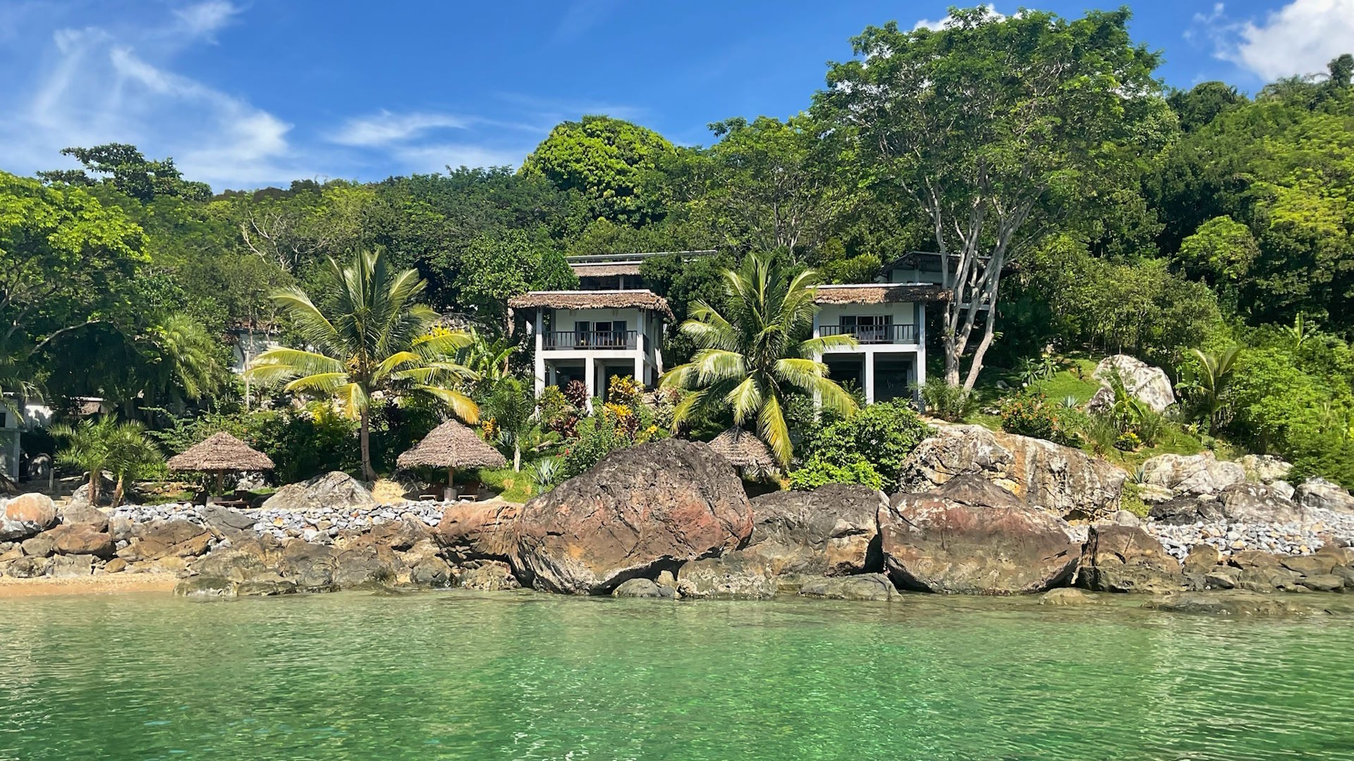Komba on the Rocks — image 5